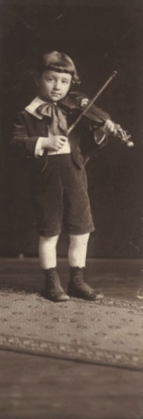 photo of Harold Rosenthal with violin